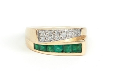 14 K Diamond and Emerald Ring