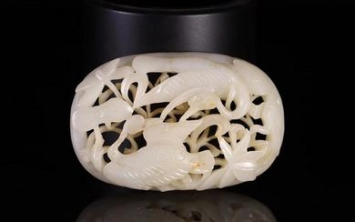 A HETIAN JADE HOLLOWED-OUT ORNAMENT