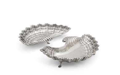 A pair of Portuguese 833 standard silver footed shell form dishes