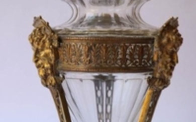 Vase en cristal taillé de Saint Louis, monture en …