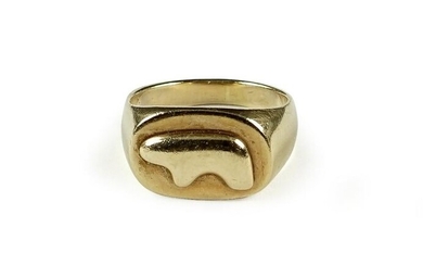 A 14 Karat Yellow Gold Ring.