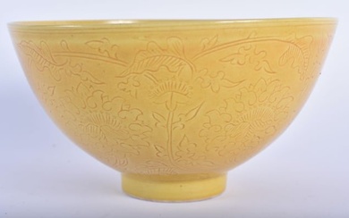 A 19TH CENTURY CHINESE IMPERIAL YELLOW GLAZED PORCELAIN BOWL bearing King marks to base. 15 cm diame