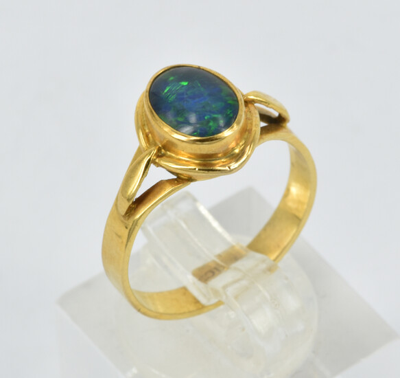 A 9CT GOLD AND OPAL RING