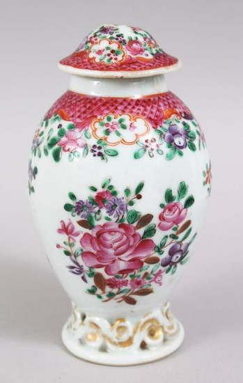 A CHINESE 19TH CENTURY FAMILLE ROSE PORCELAIN TEA