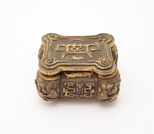 A Chinese parcel-gilt bronze incense box with cover