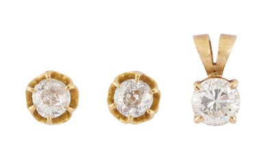 A DIAMOND PENDANT AND EARRING SUITE, CIRCA 1980