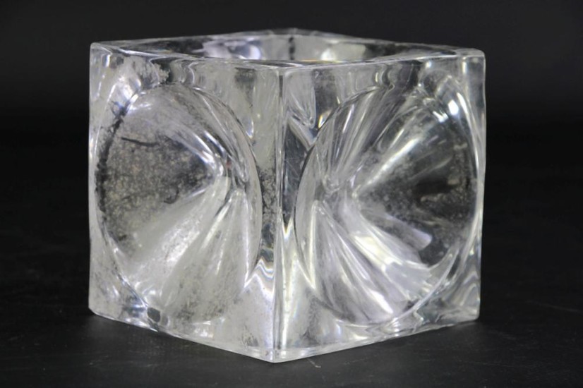 A Daum (French) Crystal Cube Form Ornament (10cm x 10cm)