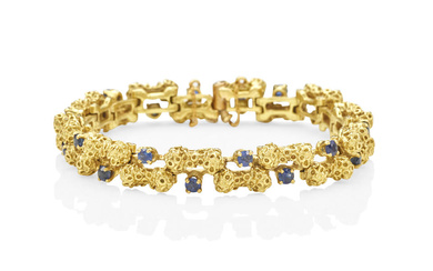 A GOLD AND SAPPHIRE BRACELET