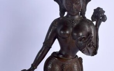 A GOOD LARGE 18TH CENTURY INDIAN NEPALESE BRONZE FIGURE