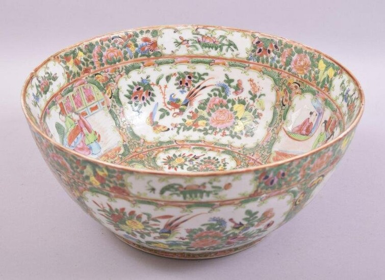 A LARGE CHINESE CANTON PORCELAIN BOWL, painted with
