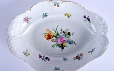 A LATE 18TH CENTURY GERMAN PORCELAIN SERVING DISH