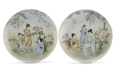 A PAIR OF BIG JAPANESE POLYCHROME ENAMELED PORCELAIN DISHES EARLY 20TH CENTURY.