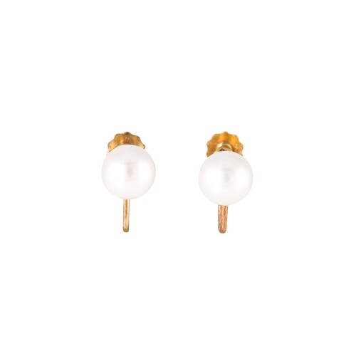 A PAIR OF VINTAGE CULTURED PEARL EARRINGS, with screw back f...