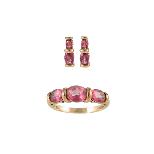 A PINK SAPPHIRE SUITE OF JEWELLERY, mounted in 9ct yellow go...