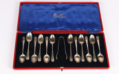 A SET OF TWELVE GEORGE V SILVER COFFEE SPOONS AND MATCHING SUGAR TONGS IN FITTED CASE.