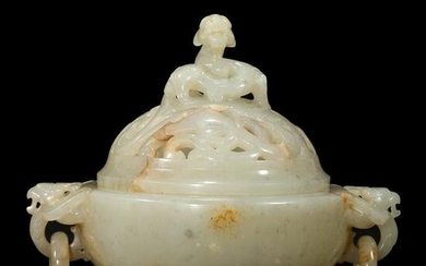 A WHITE JADE INCENSE BURNER WITH COVER