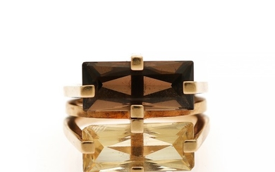 A citrine and smoky quartz ring set with a baguette-cut citrine and smoky quartz, mounted in 14k gold. Size 48.5.