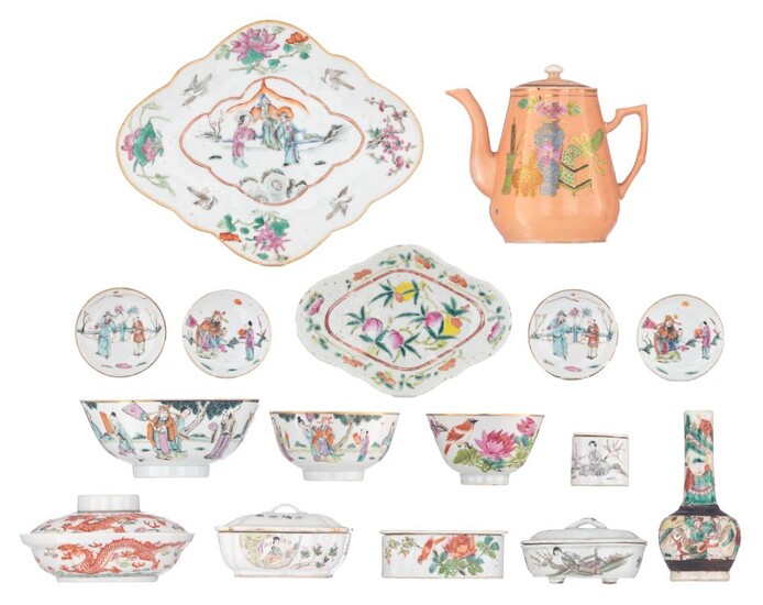 A collection of Chinese Republic period porcelain items, H 16,5 - 27 x 21,5 cm