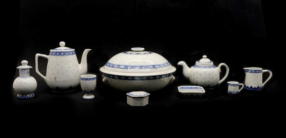 A collection of Chinese blue and white dinnerware