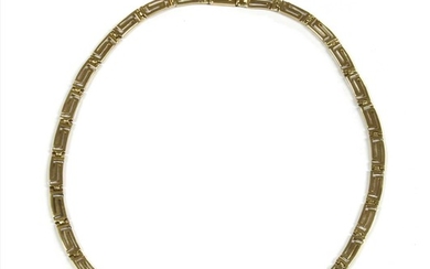 A gold graduated Greek key design necklace