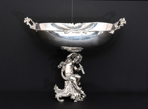 A large revival Centerpiece with Cupid - Silver - Baroque