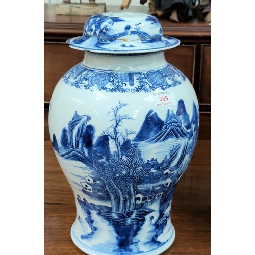 A large18th century Chinese Qianlong period blue and white i...