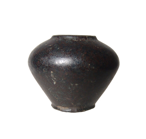 A nice Egyptian black serpentine cosmetic vessel