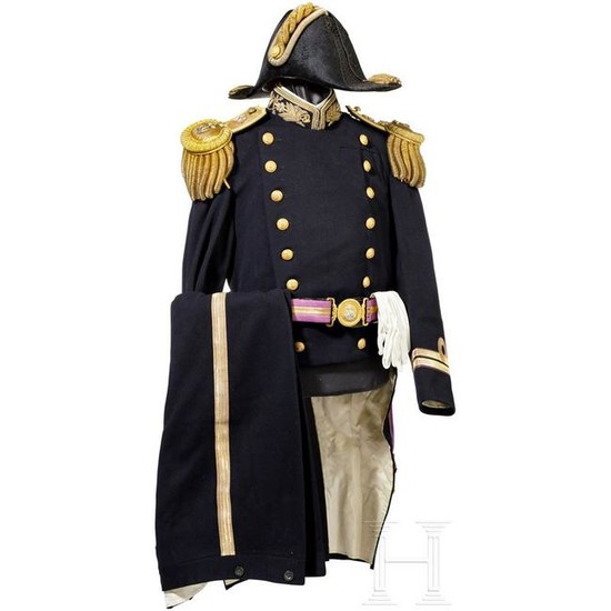A uniform ensemble for a 1st lieutenant of the Imperial