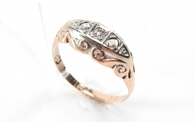 AN ANTIQUE DIAMOND RING IN 9CT GOLD, HALLMARKED