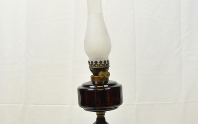 ART NOUVEAU KEROSENE LAMP FROM ENGLAND, MADE OF IRON, BRASS AND GLASS, AROUND 1900.