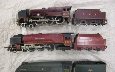 Accumulation of unboxed OO gauge locomotives, coaches, wagon...