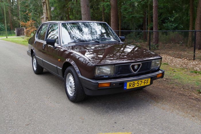 Alfa Romeo - Alfetta 2.0 - 1987