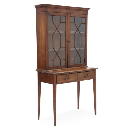 An English mahogany display cabinet. Last half of the 19th century. H. 186 cm. W. 102 cm. D. 48 cm.