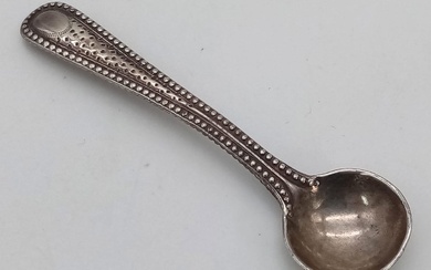 An antique Victorian sterling silver snuff spoon. Full London...
