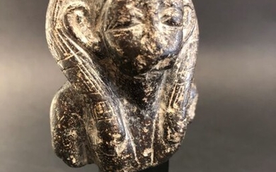 Ancient Egyptian Stone head (diorite?) Of a Queen of the Middle Kingdom. - 6×5 cm