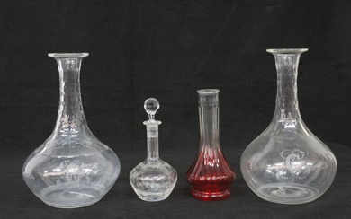 BACCARAT, Vase soliflore en cristal, ht : 10 et petit coupe ronde déportée, ht :...