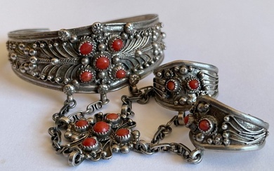 Bracelet and rings set - High Grade Silver, Mediterranean Red Coral - North Africa - Late 20th century