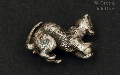 Brooch " Chat " in striated white gold...