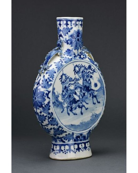 CHINESE BLUE AND WHITE PORCELAIN MOON FLASK