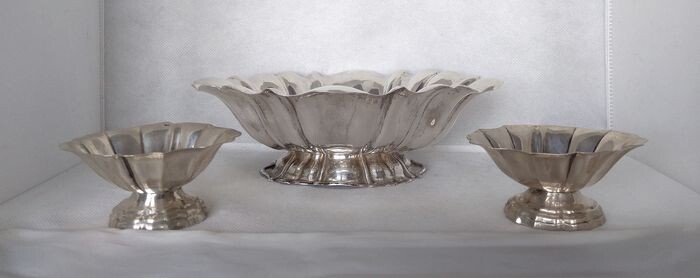 Centerpiece, with 2 bonbon stands(3) - .800 silver - Mambretti - Milano- Italy - Mid 20th century