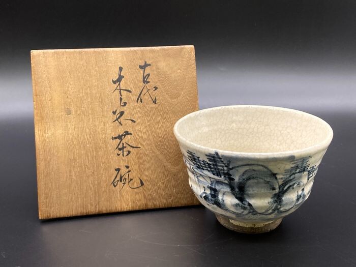 Chawan 茶碗 (tea bowl) - Ceramic - 'Kodai Mokubei chawan' 古代木米茶碗 (Antique Mokubei teabowl) - Inscribed Mokubei 木米 - Japan - Edo Period (1600-1868)