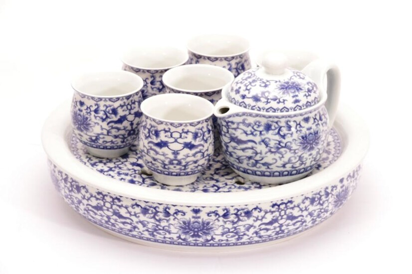 Chinese Blue & White Tea Set on Stand (D: 30cm)