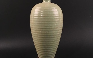 Chinese Celadon Glazed Celadon Meiping Vase