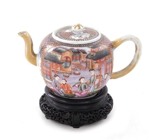 Chinese Export porcelain mandarin teapot