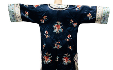 Chinese Qing embroidered silk tunic, early 20th Century.