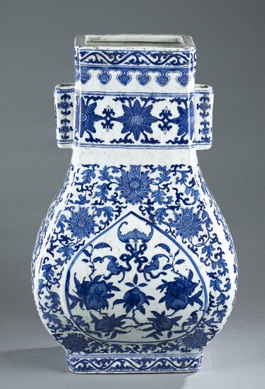 Chinese blue and white hu form vase, Qianlong mark FR3SHQ1