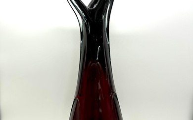 VINTAGE MURANO GLASS VASE WITH ORGANIC DESIGN ELEMENTS FROM THE 70S.