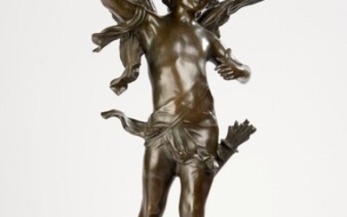 DUCHOISELLE, fin XIXe siècle. Cupidon Bronze à patine brune. Signé. Socle circulaire en marbre vert...