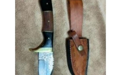 Damascus Steel Buffalo Horn Hunter Knife