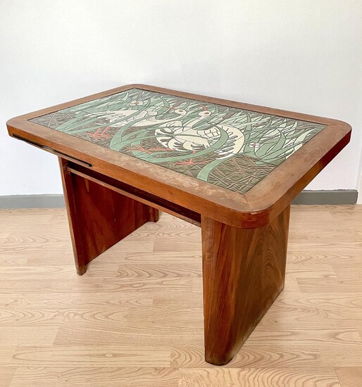 NOT SOLD. Danish furniture design: An art deco walnut coffee table, top with tiles. The sides with pull out leaves og glass. 1930s-1940s. – Bruun Rasmussen Auctioneers of Fine Art